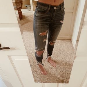 American Eagle Size 4 Distressed Jeans